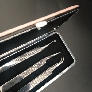 Pince à cils en acier inoxydable durable à prise diamantée, coudée à 45 degrés, pour extensions de cils - Prix de gros - Product Image 5