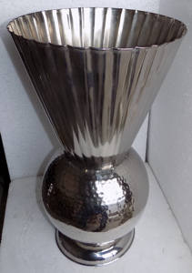 Jardinières luxueuses Vase en métal martelé Vases à fleurs en aluminium Vases à fleurs en argenterie au prix le plus bas - Product Image 2