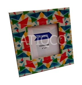 Cadre photo en bois multicolore le plus récent au design unique et moderne Cadres élégants à imprimés numériques et géométriques au toucher classique - Product Image 1