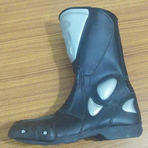 Bottes de moto en cuir professionnelles pour motards unisexes - Style course, imperméables, ignifuges et respirantes - Product Image 1