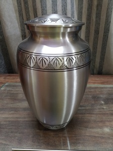 Hojas de aluminio grabadas para adultos, urna de cremación, suministros funerarios, Brassworld, India - Product Image 2
