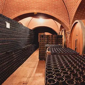 النبيذ الأحمر الإيطالي-Valpolicella دوك-Poesie-زجاجة 0,75l-اللون: روبي الأحمر-الحنك: متوازن-ميل: لطيف ، حساسة