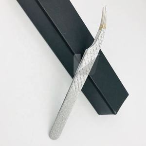 Pince à épiler à extension de cils en acier inoxydable avec logo personnalisé International Diamond Grip polyvalent professionnel - Product Image 2