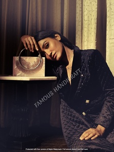 Tốt Nhất Lớp Plume Tay Đổ Hộp Nhựa Làm Cho Một Tuyên Bố Không Thể Nhầm Lẫn Với Một Tay Cầm Kim Loại Từ Ấn Độ - Product Image 3