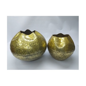 Florero decorativo de metal y hierro para el hogar, moderno, elegante, clásico, latón brillante, abollado, personalizado, elegante, vintage, elegante, jarrón elegante - Product Image 1