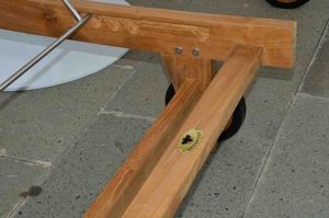 Mejor Silla de Exterior en Madera de Teca con Tela Blanca Hecha a Mano 'Cayman' de Indonesia para Hotel de Playa - Product Image 4