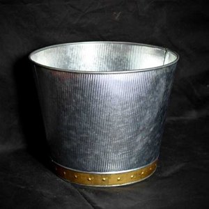 Vintage Galvanized Iron Metal Planter for Home Garden Decoration Elegant Metal Design for Outdoor Living Space - Product Image 4