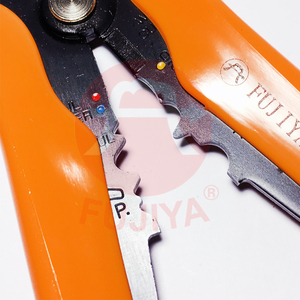 Pelacables Automático Multiusos de Acero Métrico con Funciones de Corte y Crimpado, Empuñadura de Plástico Suave y Autoajustable - Product Image 6