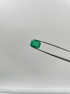 Émeraude naturelle de haute qualité de 4.96 carats de coupe d'octogone zambien pour tous les types de fabrication de bijoux - Product Image 2