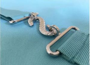 Ensembles de décorations maçonniques personnalisées en gros Tablier en cuir brodé Gants à col en chaîne Badges à coudre Aimant Logo carré 3D - Product Image 6