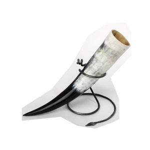 Corne à boire Viking sculptée à la main avec support de corne corne à boire en agate de bière véritable faite à la main par Axiom Home Accents - Product Image 4