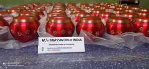 Urne de crémation en laiton rouge doré pour animaux de compagnie, fournitures d'enterrement de la patte ODYSSEY, brasworld inde - Product Image 3