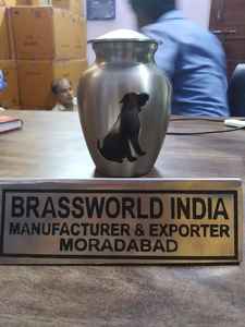 Urna Funeraria de Latón Grabada para Perros, Estilo Americano, para Adultos, Suministros Funerarios Premium de BRASSWORLD INDIA - Product Image 2