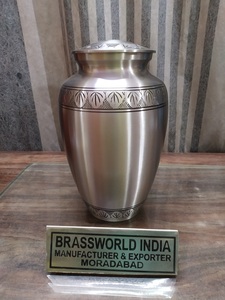 Hojas de aluminio grabadas para adultos, urna de cremación, suministros funerarios, Brassworld, India - Product Image 4