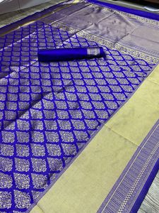 Banarasi — saree en soie bleue biologique pour femmes, respirant, avec auvent fleuri, vêtements de mariage doux et élégants, exportation par royal - Product Image 6
