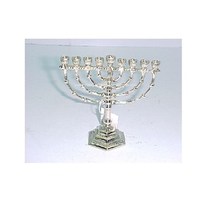 Menorá de Lujo Premium, Portavelas Único de Latón, Estilo Americano e Israelí, Menorá para Decoración del Hogar, Fiestas y Bodas - Product Image 2