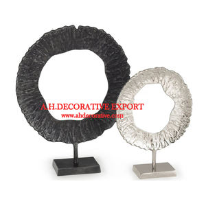 Sculpture de table décorative pour la maison de conception de vente chaude Sculpture en aluminium de luxe en métal fini noir et or à vendre - Product Image 5