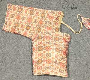 Blouse en tissu tissé ikkart, un look à col de cœur avec des manches à volants, design petten - Product Image 5