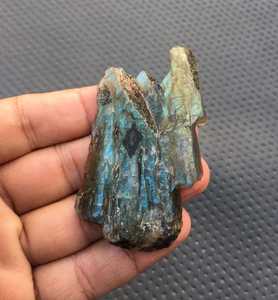 คอลเลกชั่นหินอัญมณีดิบจากสวนคริสตัลเคลือบแร่ลาบราดอไรต์ธรรมชาติไม่เหมือนใคร - Product Image 2