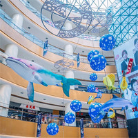 Baleine gonflable suspendue au plafond de taille personnalisée