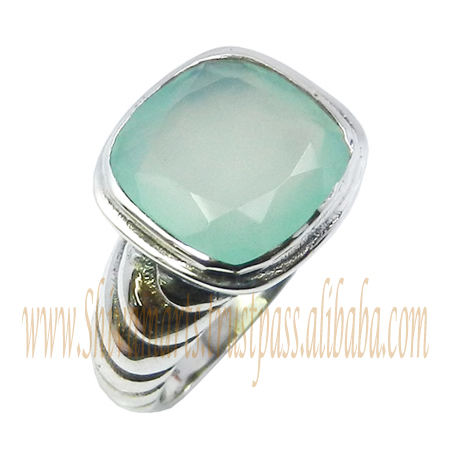 สีเขียว