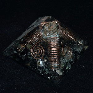 Meilleur Vendeur de Tourmaline Noire avec Pointe En Cristal Organite Pyram: Tourmaline Noire avec Pointe En Cristal Organite Pyram À Vendre - Product Image 1