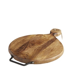 Planche à découper en bois de manga, planche à découper ronde faite à la main avec poignée en métal - Product Image 1