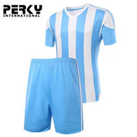 Ventes en gros d'ensembles d'uniformes de football et de soccer personnalisés par sublimation, tissu 100% polyester, couleur et logo personnalisés, style original