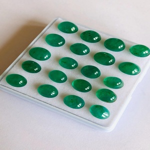 Émeraude naturelle de forme ovale 8*6 mm de très bonne qualité avec un lustre superbe et une belle couleur verte, parfaite pour la fabrication de bijoux - Product Image 3