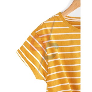 เสื้อยืดแขนสั้นมีกระดุมติดด้านหน้าของผู้หญิง,เสื้อครอปลายทาง - Product Image 3