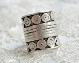 Anillo Unisex Ajustable de Plata de Ley con Diseño de Burbujas en Espiral, Piedra Principal en Forma de Concha, Engaste de Barra, Joyería Abstracta 3D Estilo Boho Inca Antiguo - Product Image 4