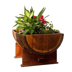 Macetero rústico de madera en forma de medio barril con acabado tallado a mano para exhibir flores y plantas verdes en el jardín. - Product Image 1
