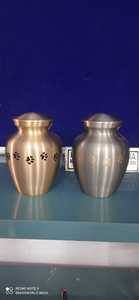 Urne inhabituelle en laiton argenté avec patte dorée Urne de crémation pour animaux de compagnie de qualité supérieure d'Inde Fournitures funéraires uniques - Product Image 6