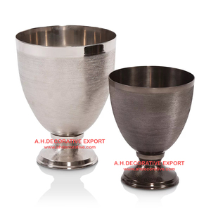 Jarrón Decorativo de Metal Color Plata Pulido Brillante Martillado a Mano, Proveedor de Jarrones de Metal para Bodas al por Mayor - Product Image 3