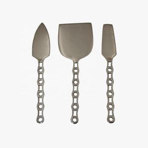 Lindo juego de cuchillos de queso Calentador de buffet de acero inoxidable Cubiertos rústicos Cubiertos Diseño de cadena Mango Juego de queso - Product Image 4