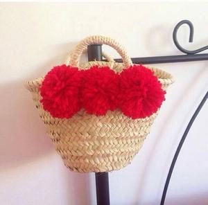Hermosas Cestas de Paja Hechas a Mano con Asas de Cuerda y Pompones para Bebés - Product Image 1