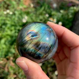 Bola de labradorita pulida superior al por mayor llamativa piedra preciosa Hada Feng Shui Chakra esfera ágata/cuarzo decoración del hogar para la curación - Product Image 3