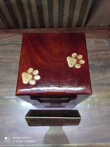 WOOD RED PHOTOFRAME WITH TWO GOLDEN PAWS PET URN <b>FUNERAL</b> <b>SUPPLIES</b> By Brassworld India - Product Image 5