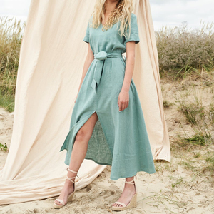 เดรสยาวทรงทางการแขนสั้นแฟชั่นล่าสุด ผ้าลินินเครป 100% สีฟ้าอ่อน คอวี ติดกระดุม ระบายอากาศได้ดี - Product Image 1