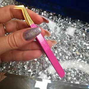 Pince à épiler de volume russe à 45 degrés avec logo personnalisé de haute qualité pince à épiler d'extension de cils en acier inoxydable plaqué or 24 carats - Product Image 4