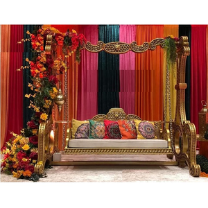 Balançoire pour séance photo pré-mariage pour la mariée et le marié, balançoire de mariage musulmane pour la mariée et le marié, belle balançoire en bois pour la scène de la nuit du Mehndi - Product Image 1