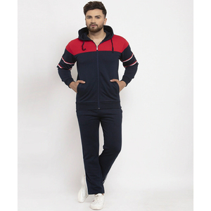 Conjunto Deportivo Personalizado Rojo para Hombre, Corte Ajustado, Sudadera con Capucha y Forro Polar, Pantalones Deportivos con Cierre Completo, Ropa de Gimnasio y Estilo Urbano - Product Image 6