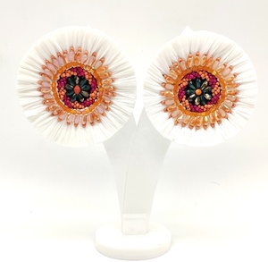 Pendientes esmaltados de margaritas para mujer, cuentas blancas y de colores, regalo de joyería especial para Diwali y Navidad, venta al por mayor - Product Image 2