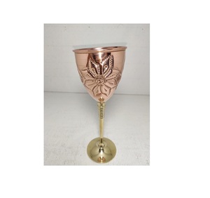 Vente en gros gobelet en verre coloré fait à la main verre à vin et à eau avec gravure de logo personnalisé pour l'hébergement ou l'usage personnel - Product Image 3