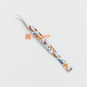 Pinzas de pestañas de acero inoxidable sostenibles con agarre perfecto y aislamiento de Punta curvada para aislar pestañas postizas naturales - Product Image 1