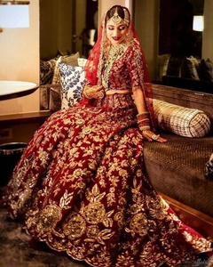 Impresionante Diseño ATIYA LIBAS, Vestido Lehenga Choli de Terciopelo Largo hasta el Suelo, Estilo Indio/Pakistaní, para Novia, con Bordado Zardozi - Product Image 1