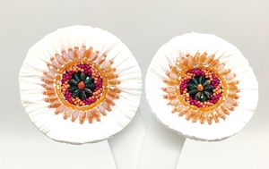 Pendientes esmaltados de margaritas para mujer, cuentas blancas y de colores, regalo de joyería especial para Diwali y Navidad, venta al por mayor - Product Image 5