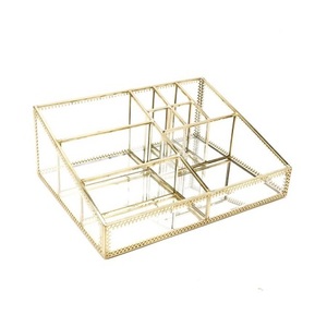 Boîte à bijoux en métal et verre à 2 niveaux boîte de rangement pour bijoux cosmétiques de forme carrée design avantageux d'Inde - Product Image 5