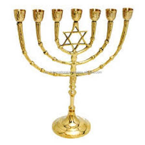 Candelabro decorativo de aluminio hecho a mano con Menorah dorada de diseño moderno para el hogar para caja de decoración de Pascua embalada - Product Image 2