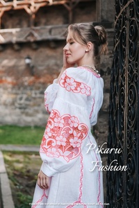 Robe brodée ukrainienne manches longues longueur mollet avec encolure en O tissée et durable avec ceinture naturelle - Product Image 4